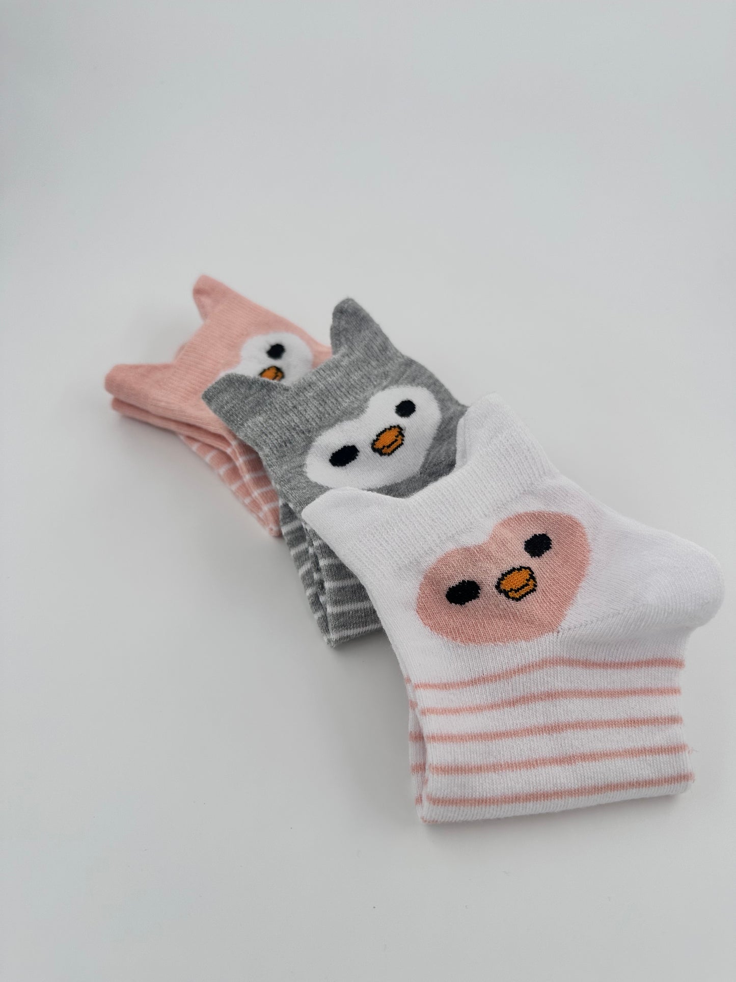 Pamuklu Kadın Kısa Çorap. 3'lü Kulaklı Penguen Desenli Patik Çorap Seti. Yumuşak, Terletmez ve Dikişsiz.