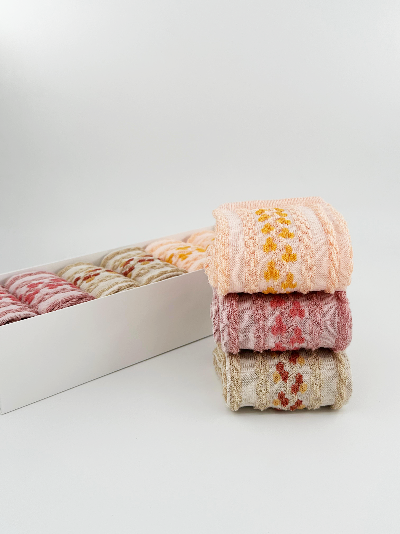 kabartma-desenli-corap